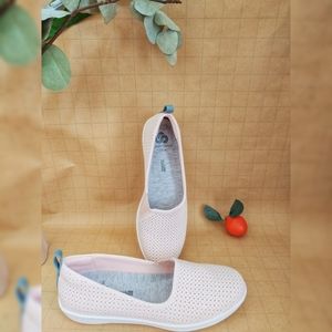 Clarks Women's Leather Closed Toe Loafers